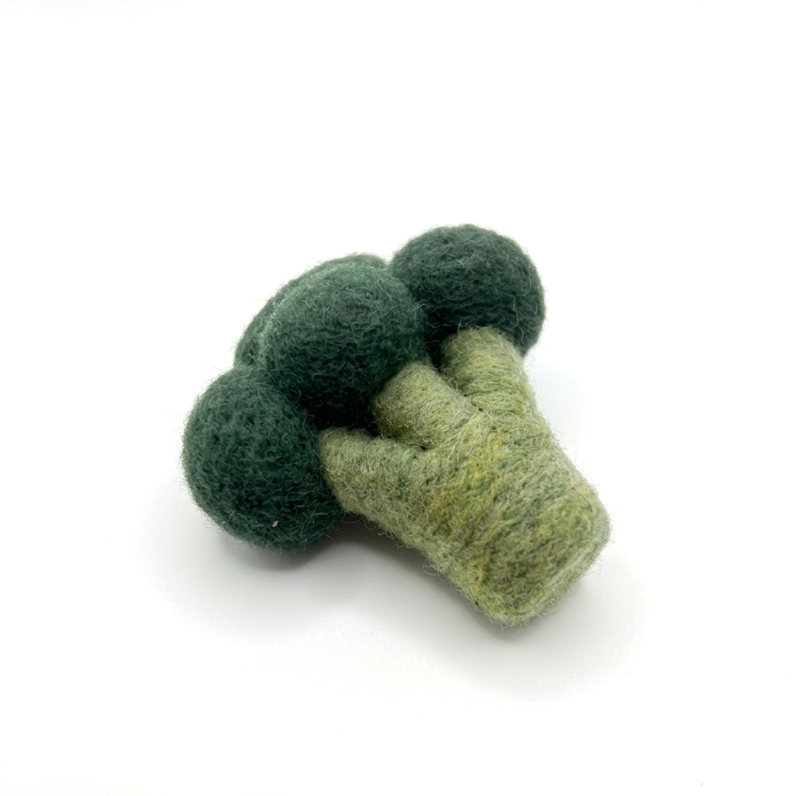 Handmade wool felt broccoli fridge magnet, needle felted green vegetable decor, 5.5 cm kitchen refrigerator magnet