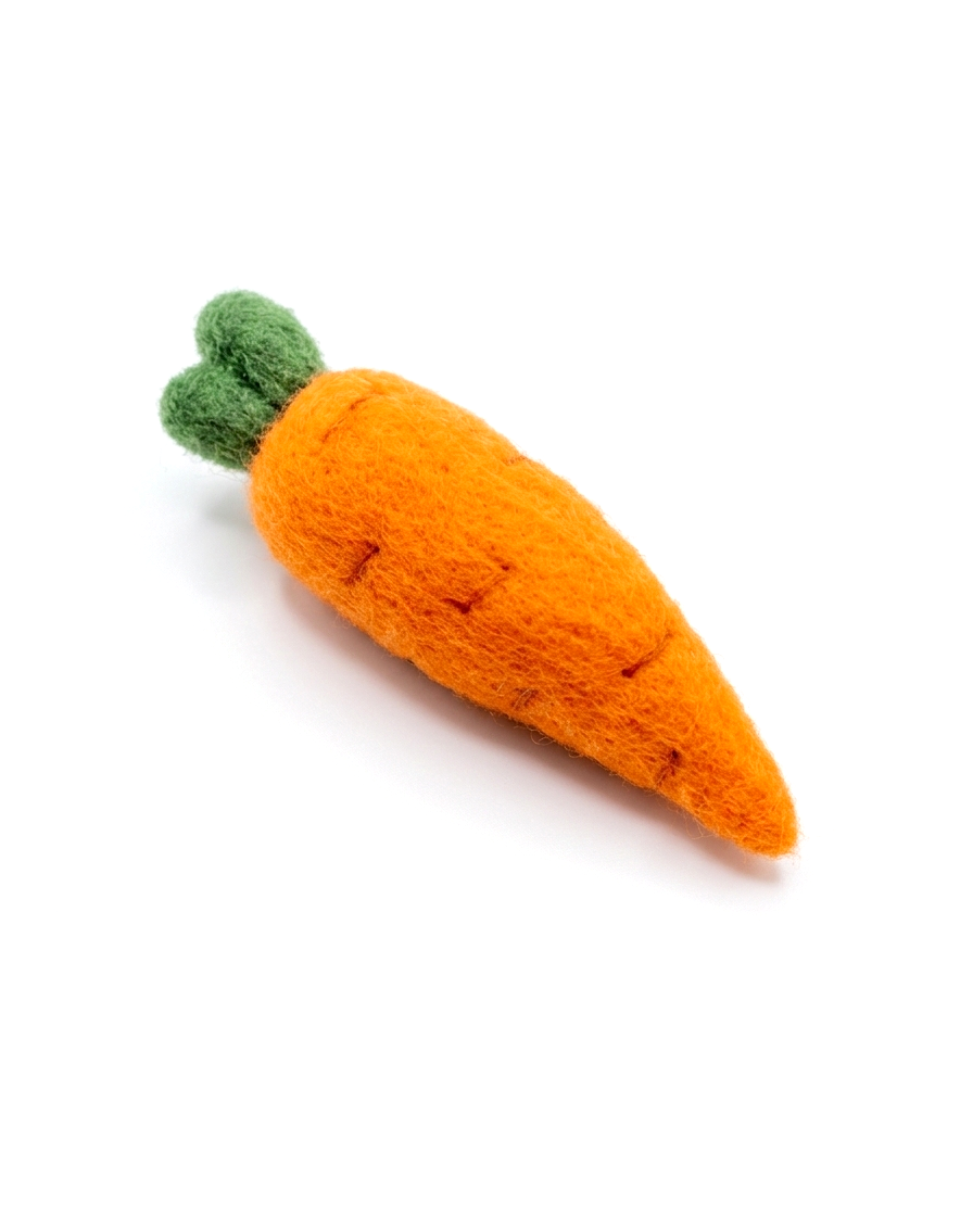 Needle felted carrot magnet made from natural wool, 7 cm kitchen fridge decor