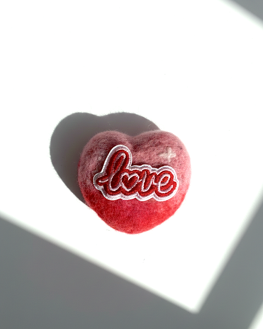 Gift heart magnet for fridge decorative wool felt