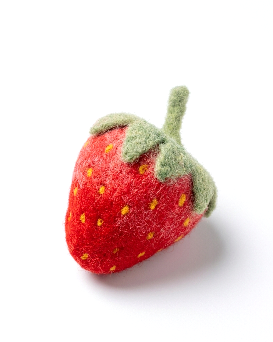 Handmade wool felt strawberry fridge magnet, 6 cm red fruit refrigerator decor