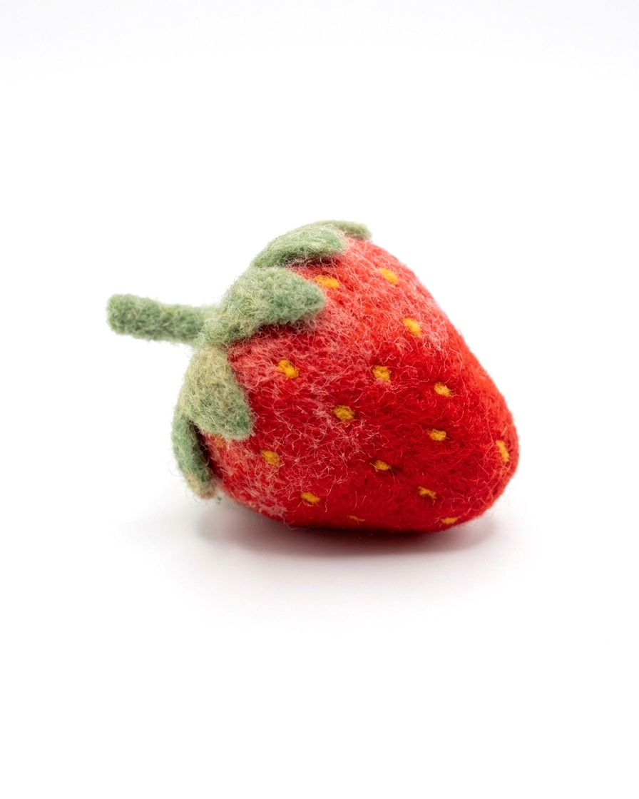 Needle felted strawberry magnet made from natural wool, 6 cm kitchen fridge decor