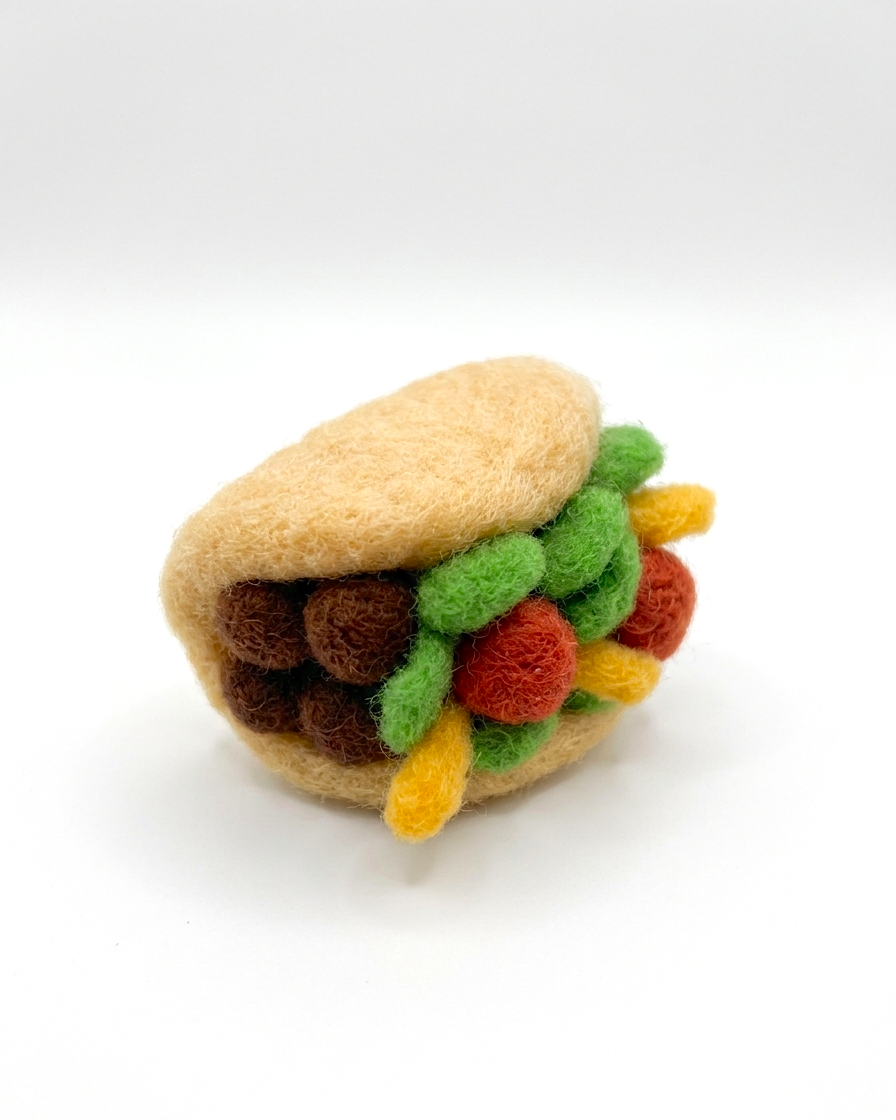 Wool felt taco refrigerator magnet, handmade beef taco kitchen decor, 5 cm size